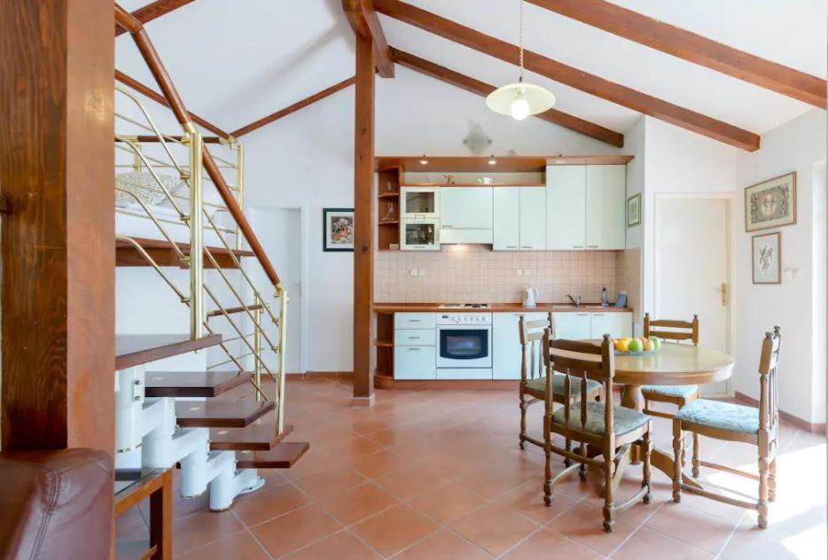 Nora'S Apartment Hvar Town Luaran gambar